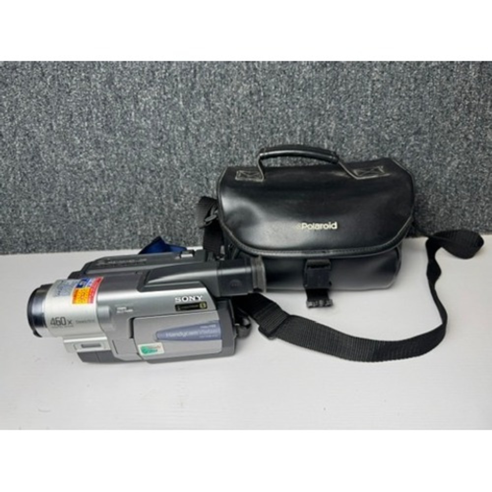 Sony Handycam Vision CCD-TRV68 Hi8 Camcorder Silver 460x Zoom NightShot Bundle